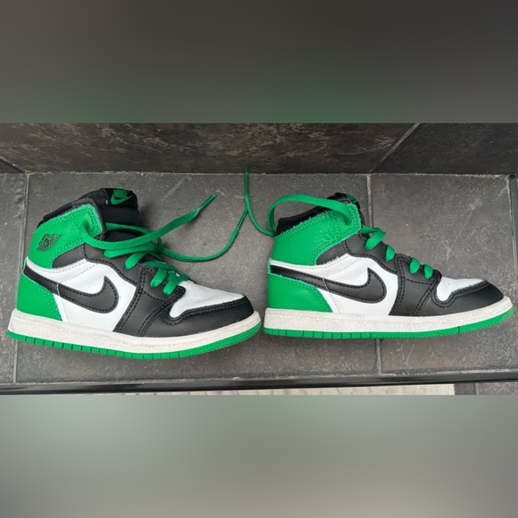 Toddler boy 9C shoe. Jordan 1 - Picture 4 of 5